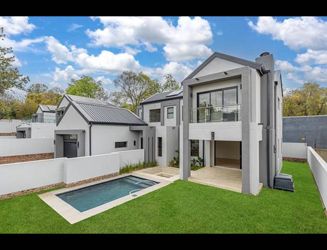 4 BEDROOM TOWNHOUSE FOR SALE IN BRYANSTON